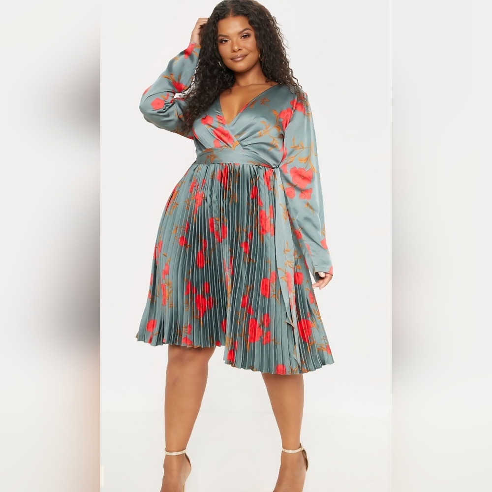 PrettyLittleThing - GREEN FLORAL PRINT LONG SLEEVE PLEATED MIDI DRESS SZ 26 NWT